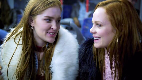 Чернокожий парень трахнул в отеле двух рыженьких в жмж