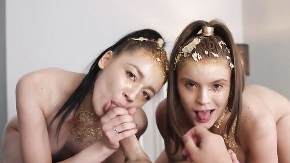 Групповой жмж секс с обнаженными русскими красотками