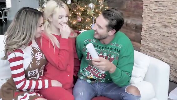 Рождественский секс дочки с приемными родителями